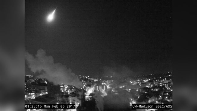 Spektakulär: Polizei-Dashcam filmt Meteoriteneinschlag
