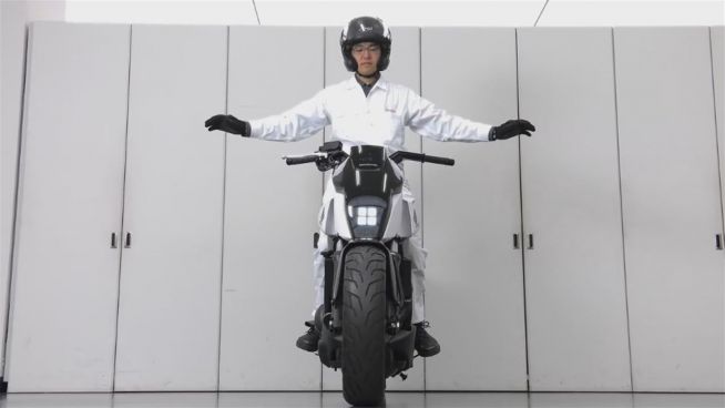 Wow: Honda präsentiert selbststabilisierendes Motorrad