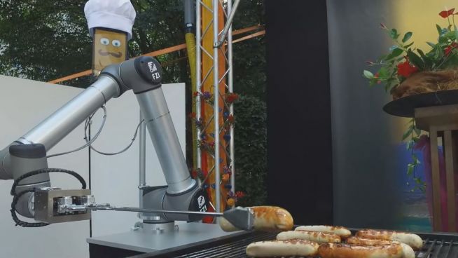Nie verkohlt: 'Bratwurst Bot' grillt exakt und autonom