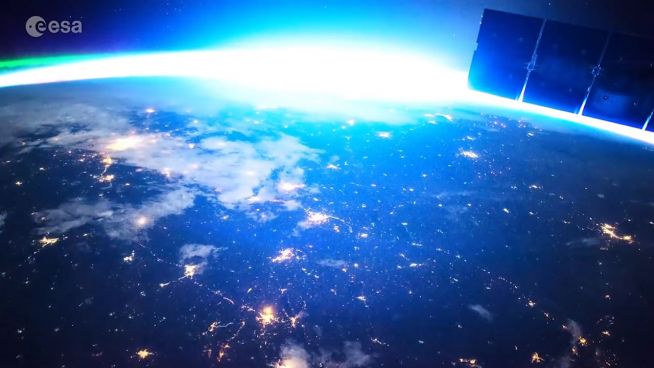 Zeitraffer bei Nacht: Atemberaubende Erde aus dem All